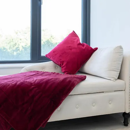Dock Waterfront Gem, Sleeps 6 With Free Parking * Leeds (West Yorkshire)