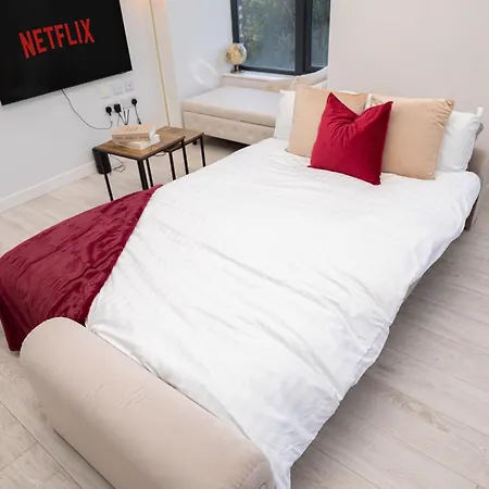 Dock Waterfront Gem, Sleeps 6 With Free Parking Leeds (West Yorkshire)