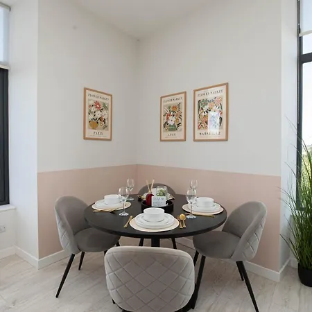 Dock Waterfront Gem, Sleeps 6 With Free Parking Leeds (West Yorkshire)