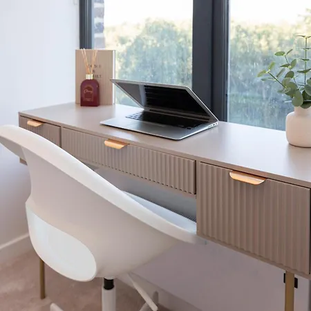 Apartment Dock Waterfront Gem, Sleeps 6 With Free Parking Leeds (West Yorkshire)