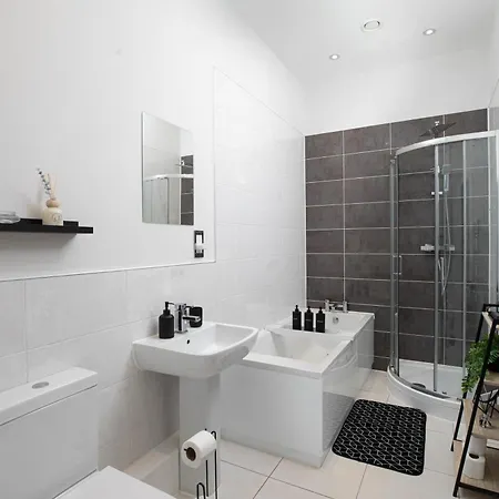 Dock Waterfront Gem, Sleeps 6 With Free Parking Leeds (West Yorkshire)