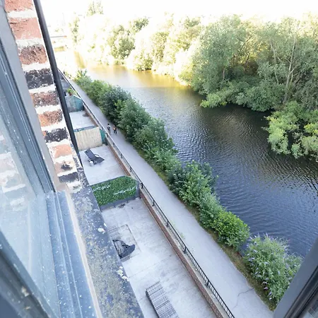 Dock Waterfront Gem, Sleeps 6 With Free Parking Apartment Leeds (West Yorkshire)