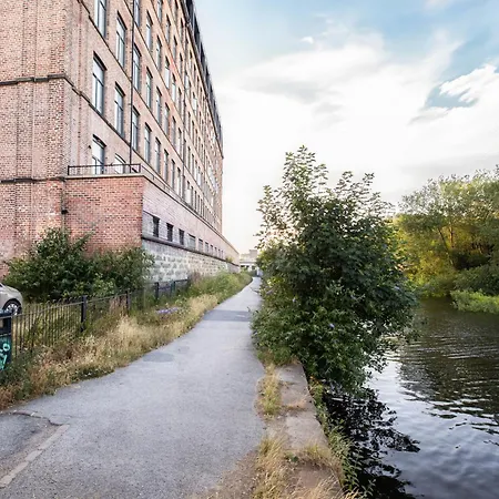 Dock Waterfront Gem, Sleeps 6 With Free Parking Apartment Leeds (West Yorkshire)